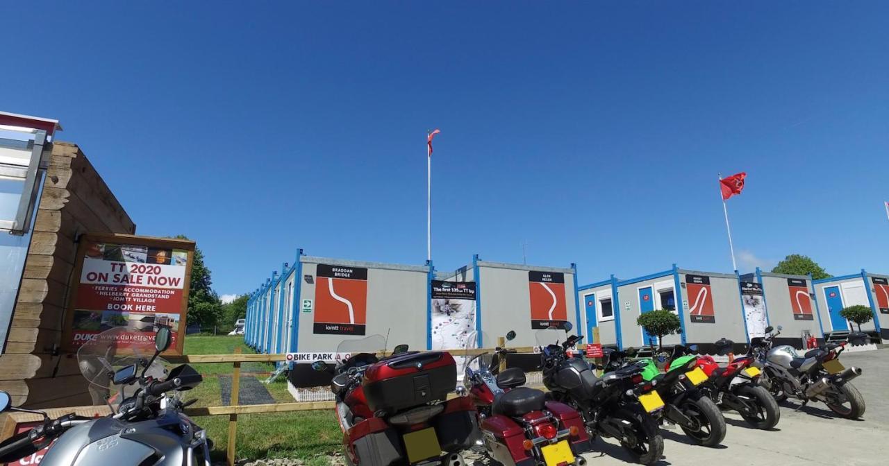 Iomtt Village At Isle Of Man Tt 道格拉斯 外观 照片