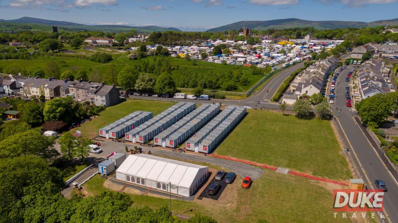 Iomtt Village At Isle Of Man Tt 道格拉斯 外观 照片