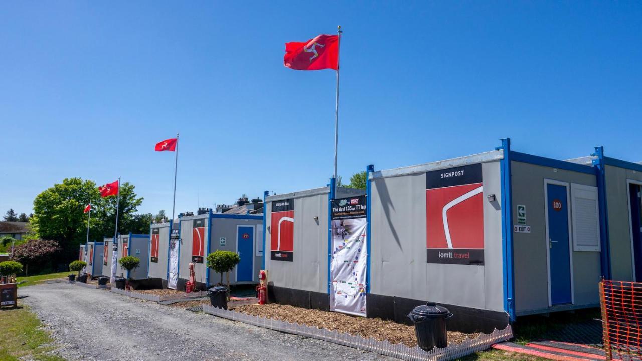 Iomtt Village At Isle Of Man Tt 道格拉斯 外观 照片