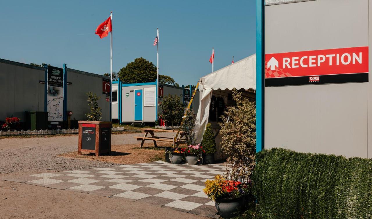 Iomtt Village At Isle Of Man Tt 道格拉斯 外观 照片