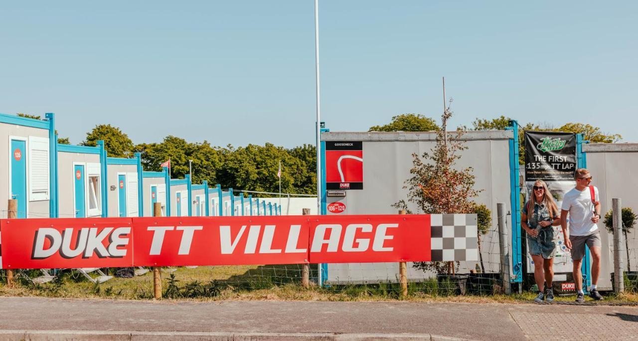 Iomtt Village At Isle Of Man Tt 道格拉斯 外观 照片