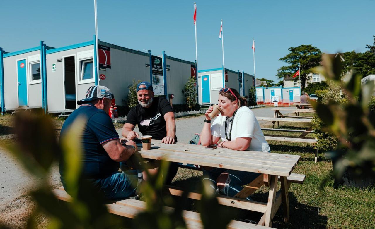 Iomtt Village At Isle Of Man Tt 道格拉斯 外观 照片